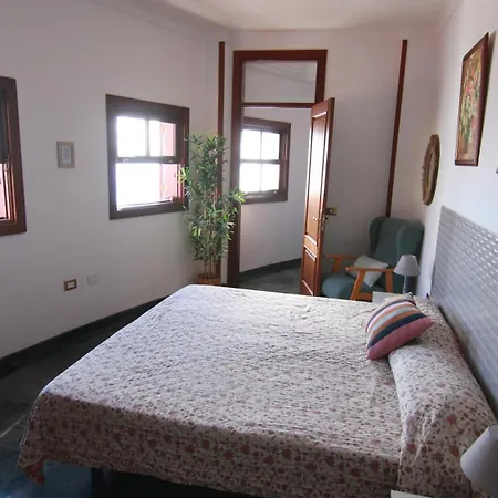 فندق مبيت وإفطار Villa Gonzalez Sea Views *