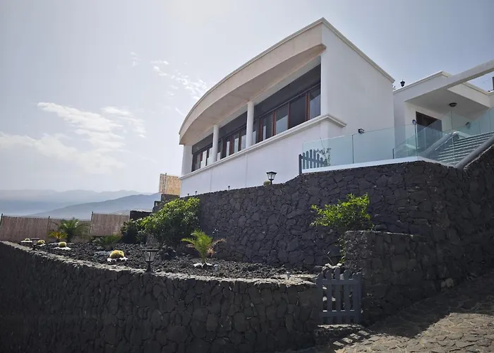 Gonzalez Sea Views Bed and breakfast 4*